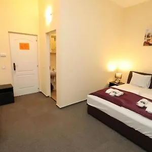 California 3*, Budapeszt Węgry